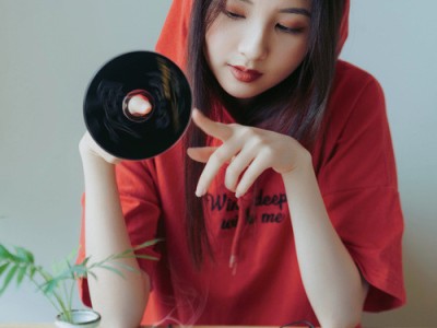 小孩发烧鼻孔热（小孩发烧鼻孔热是发烧吗）